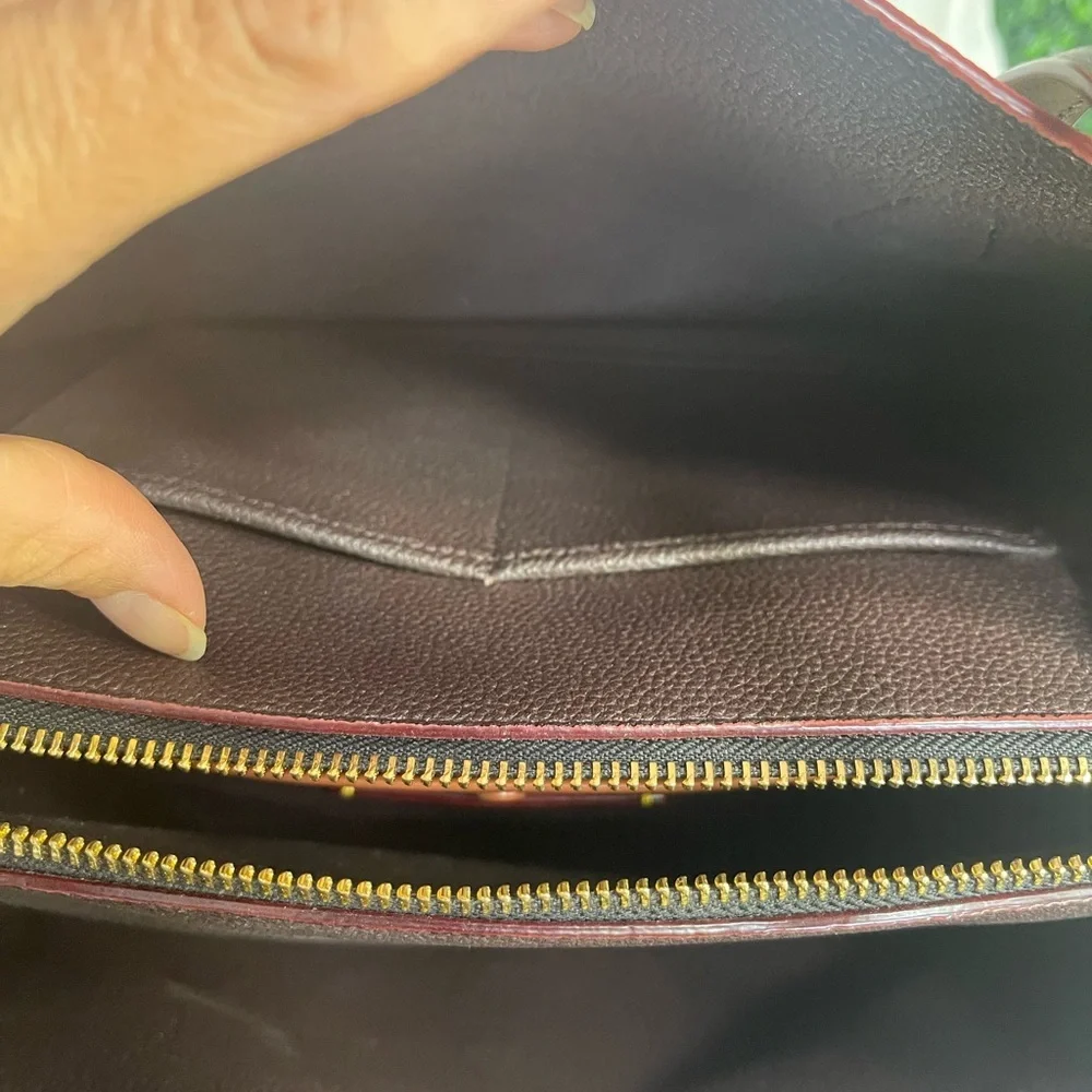 Coach Lora Carryall Triple Compartment Tote Shoulder Bag.‎